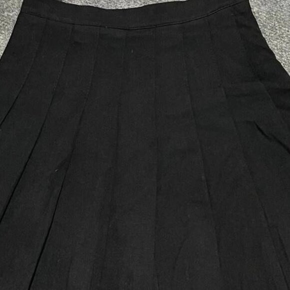 Black Pleated Mini Skirt - Picture 2 of 3